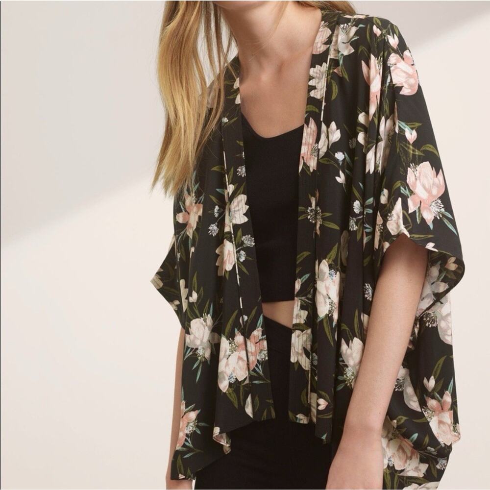 Aritzia Talula Cosima Floral Print Black Oversized Kimono Size S/M Short Sleeve